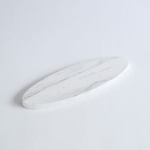 Élégant plateau décoratif en marbre blanc artisanal avec un design élégant à bords incurvés, plateau de courtoisie en pierre de luxe, plateau de service unique - Product Image 5