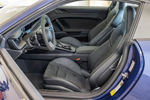 Porsche 911 Carrera 4 GTS 2024 Usado, Volante a la Izquierda/Derecha - Product Image 2