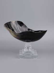 Cuenco para servir hecho a mano Buffalo Natural Born con soporte acrílico pulido para utensilios de cocina sostenibles en la costa baja por HF CRAFTS - Product Image 2