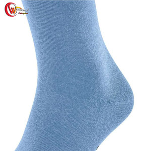 Chaussettes de sport personnalisées OEM Chaussettes de sport antidérapantes, respirantes, à la longueur du genou Chaussettes de sport en vente entière - Product Image 3
