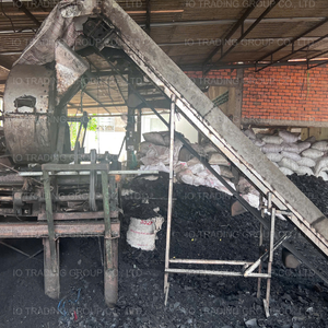 Charbon de noix de coco (morceaux brisés) pour la production de briquettes et de charbon à chicha, sacs de 10 à 20 kg, origine Vietnam - Product Image 3