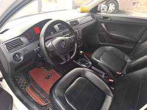 Para <span class=keywords><strong>Santana</strong></span> 2022 1.5 Edición Fashion Automático 65,000 km Volante a la Izquierda Interior Oscuro Un Solo Dueño Buen Estado - Product Image 6
