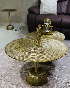 Table basse contemporaine avec structure en fer et plateau en aluminium pour un aménagement de mobilier moderne alliant un attrait visuel élégant - Product Image 5