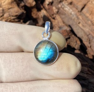 Handmade Natural Labradorite Pendant 925 Sterling Silver Gemstone Unique Statement Fashion Jewelry Gift For Women Men - Product Image 1