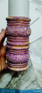 Ensemble Chuda pour femmes au design unique rehaussé d'une touche de modernité et d'une élégance traditionnelle pour les mariées d'Inde - Product Image 3