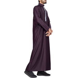 Jubbah simple et sobre pour hommes, thobe islamique, vêtements et accessoires musulmans traditionnels avec logo personnalisé, design à manches longues tendance - Product Image 2