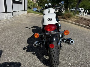 Disfruta de la comodidad de tu nueva motocicleta Triumph Thruxton Ace. - Product Image 2