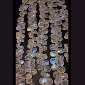 ลูกปัดมูนสโตนสีรุ้งธรรมชาติทรงหยดน้ำ 19 เส้น น้ำหนัก 1273 กะรัต ล็อต Iroc Sales ความยาว 10 นิ้ว ราคา 260 ดอลลาร์สหรัฐฯ สำหรับทั้งหมด - Product Image 4