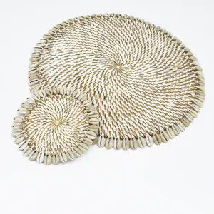 Plato de Carga de Ratán Natural con Concha Marina - Product Image 1