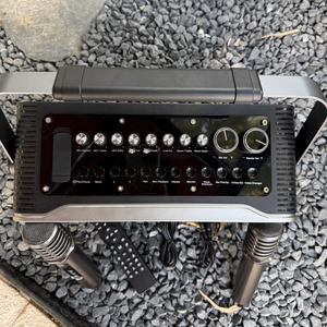 Loa di động kiểu robot Mosbros Karabass 15K với thân kim loại tích hợp, tay cầm hợp kim nhôm dành cho gia đình, sân sau, cắm trại - Product Image 3