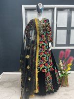 Nouvel ensemble de vêtements de mariage pour femmes en tissu Blossom, haut en velours de soie, lehenga et dupatta, avec broderie lourde, nettoyage à sec