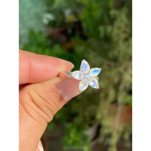 Bague florale en argent 925 avec pierre de lune arc-en-ciel, incrustation de pierres précieuses tendance pour fiançailles, motif en forme de main plaqué or rose, taille unique - Product Image 3