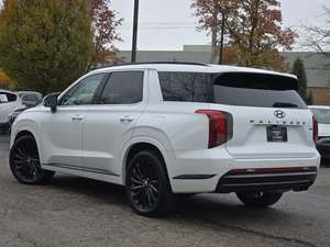 Hyundai Palisade Calligraphy Night Edition 2024, blanc neuf, transmission intégrale, conduite à gauche, d'occasion, toit ouvrant, démarrage à distance, sièges en cuir, jantes en alliage foncé - Product Image 3