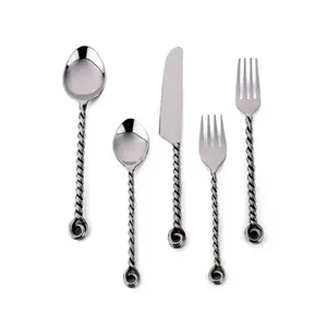 Ensemble de couverts en or et cuivre en acier inoxydable avec un design unique, parfait pour les articles d'hôtel de mariage et une utilisation de table élégante - Product Image 3