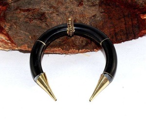 Pendentif en os de buffle de style tribal |   Os naturel poli - Product Image 1