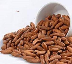 Pignons de pin salés cuits en gros, nourriture saine et délicieuse, collations en vrac, graines grossières, à la bouche ouverte - Product Image 4