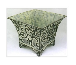 Maceta de metal adornado de la mejor calidad con diseño antiguo para paisajismo de jardín forma y tamaño personalizados para obtener a precio de venta - Product Image 1