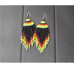 Boucles d'oreilles ethniques en perles de rocaille brodées, style bohème, faites à la main, personnalisées, avec pompons pour femmes - Product Image 3