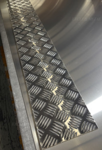 Plaque antidérapante en <span class=keywords><strong>aluminium</strong></span> <span class=keywords><strong>1050</strong></span> H16 à 5 barres, 0,8 mm-4,0 mm, pour fabrication générale et protection des marches - Product Image 4