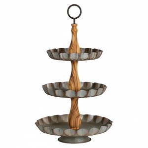 Ensemble de 2 supports à gâteau carrés en fer de style ferme classique, finition dorée antique, vintage, présentoir à desserts, accents pour la décoration de la maison - Product Image 4