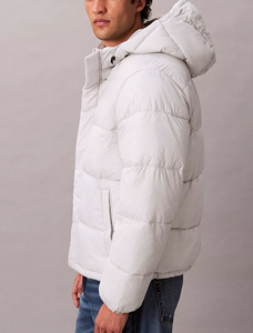 Blouson à capuche gris silencieux à cordon de serrage avec logo personnalisé très exigeant blouson coupe-vent et blouson d'aviateur imperméable à poches latérales - Product Image 4