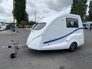 Achetez une caravane de luxe bien construite pour les voyages en famille et le camping, conforme aux normes de sécurité avancées, offrant confort et commodité, à vendre. - Product Image 3