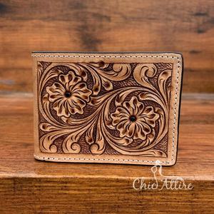 Cartera de cuero genuino hecha a mano de primera calidad para hombres, tarjetero de estilo occidental con talla floral y acabado de diseño de toro - Product Image 1