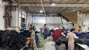 180gsm diseño de logotipo personalizado al por mayor verano de los hombres de manga corta suelta suave poliéster Jersey sólido en blanco Casual camisetas de los hombres - Product Image 6