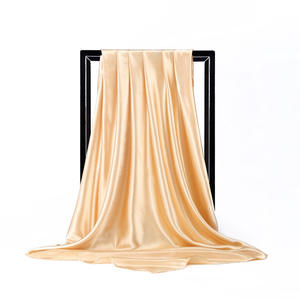 Écharpe en satin de soie rose vif de luxe à imprimé chaîne et pompons, carrée de 90 cm, pour femme, à porter comme <span class=keywords><strong>bandeau</strong></span> ou top sans bretelles pour les soirées - Product Image 5