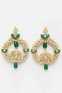 Exquisitos pendientes de aro Kundan chapados en oro con intrincado motivo de loto Artesanía tradicional atemporal y elegancia contemporánea - Product Image 4