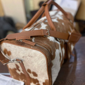 Sacs de sport en cuir véritable de vachette entièrement personnalisés Sacs de sport en cuir de vachette de couleur unie à bas prix et résistants pour hommes - Product Image 5