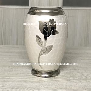 Meilleure vente d'urne à cendres de crémation pour adulte en métal fait à la main classique avec impression de fleurs pour cendres humaines - Product Image 2
