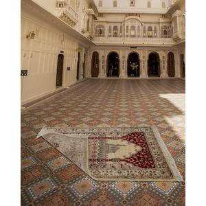 Tapis de prière islamique de luxe en soie pure lavable à motifs floraux pour hommes et femmes, doux, confortable, pour usage domestique, à poils longs, avec dos antidérapant - Product Image 3