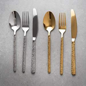Elegante juego de cubiertos de metal adecuado para la decoración de cocinas modernas que proporciona una comodidad excepcional durante el uso. - Product Image 6