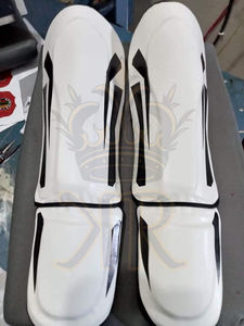 Espinilleras de cuero PU rojo para adultos Pro y protector de empeine, espinilleras de fútbol y fútbol, protección de entrenamiento de boxeo Kickboxing y MMA - Product Image 4