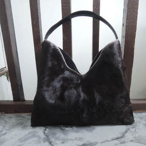 กระเป๋าถือหนังวัวนิ่มสีพื้นย้อมสีล้วนเอวสูง - Product Image 1