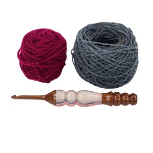 Bol de fil circulaire en bois vintage fait à la main avec crochet pour tricoter à la main accessoire de couture et de crochet - Product Image 1