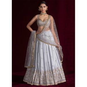 Experts dans la vente de collections de vêtements de mariage pour femmes de haute qualité, nouvelle collection de créateurs de mode, en satin de soie, travail de zari, lehenga choli - Product Image 1