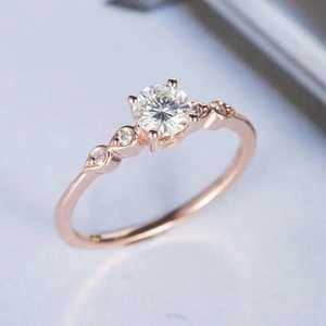 Bague de fiançailles en or 14 carats de qualité supérieure avec moissanite ronde de 1,25 carat pour femmes, disponible à prix d'exportation - Product Image 2