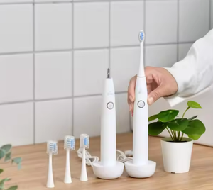 ETEE Brosse à dents électrique hybride rechargeable et portable pour le nettoyage des dents IPX7 étanche avec poils moyens - Product Image 3