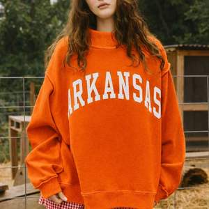 Haut décontracté à col montant surdimensionné pour femmes Logo avant Doux et confortable Coupe ample Manches longues Polaire écologique Vêtements d'automne et d'hiver - Product Image 3