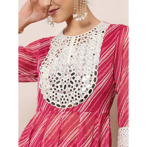Traje Anarkali de chifón a rayas para mujer de Deebaco con pantalones Palazzo, conjunto bohemio de kurta con cuello redondo y manga 3/4 con bordado de encaje - Product Image 2