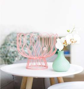 Cesta de Frutas Metálica Optimizada para Superficies de Cocina, Ofrece un Rendimiento Duradero con una Estructura Abierta y Limpia para Frutas - Product Image 3