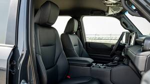 Toyota Land Cruiser TXL 2.4L SUV Automático R20 de Cuero Blanco con Volante a la Izquierda, Gasolina, Luces LED y Techo Panorámico, Usado 2026 |   Exportación - Product Image 4