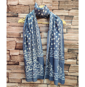 Estola de algodón Mul Mul estampada a mano con diseño Dabu, que ofrece una textura ligera y cómoda y un estilo étnico elegante. - Product Image 5