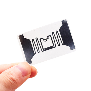 แท็กอิเล็กทรอนิกส์ RFID ป้องกันโลหะ UHF RFID ระยะไกลแบบยืดหยุ่นที่พิมพ์ได้สําหรับสินค้าคงคลังการ์เม้นท์เสื้อผ้า - Product Image 5