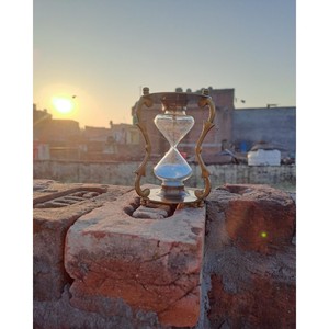 Sablier classique en laiton et verre, rotatif, fait à la main, sable bleu ciel coulant, pour l'école, le bureau, la maison, design moderne, vente en gros, usine - Product Image 5