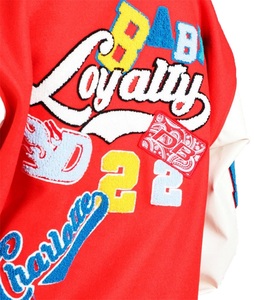 Veste de baseball unisexe personnalisée OEM Bomber universitaire en laine d'hiver écusson de broderie plat en chenille manches en cuir tissu léger rouge - Product Image 5