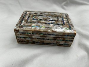 Venta al por mayor exquisito joyero de madera hecho a mano con incrustaciones de perlas madre diseño clásico para uso de almacenamiento de regalos de belleza para minoristas - Product Image 3