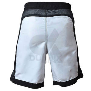 Shorts de MMA de haute qualité pour hommes et femmes, couleur unie et imprimés, shorts d'entraînement de combat durables et respirants, fabriqués au Pakistan - Product Image 2